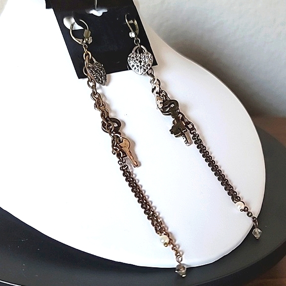 Vintage BETSEY JOHNSON Prisoner of Love Collection Drop Dangle Earrings. - Picture 4 of 9